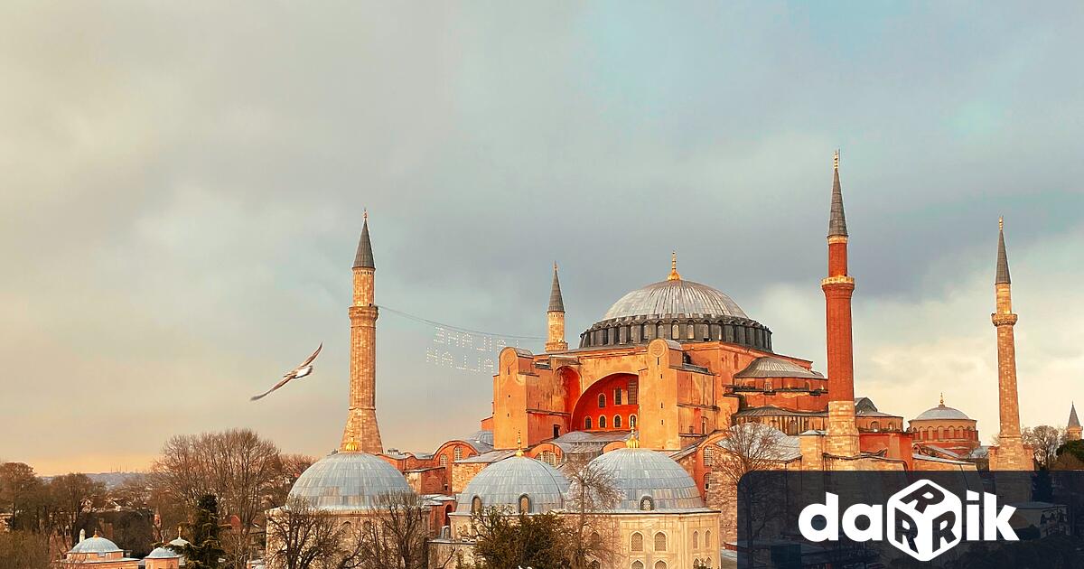 Туристите, които искат да посетят Света София“ в Истанбул, ще
