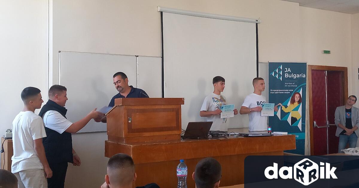 Гимназисти от Добрич участваха в Иновационен лагер на Джуниър Ачийвмънт