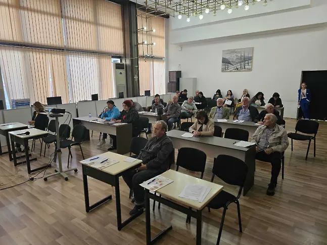 Възможностите за използване на възобновяемата слънчева енергия от домакинствата в многофамилни жилищни сгради обсъдиха на работна среща в Дупница 