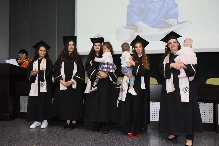 Факултет „Обществено здраве“ дипломира тържествено випуск 2023/СНИМКИ/