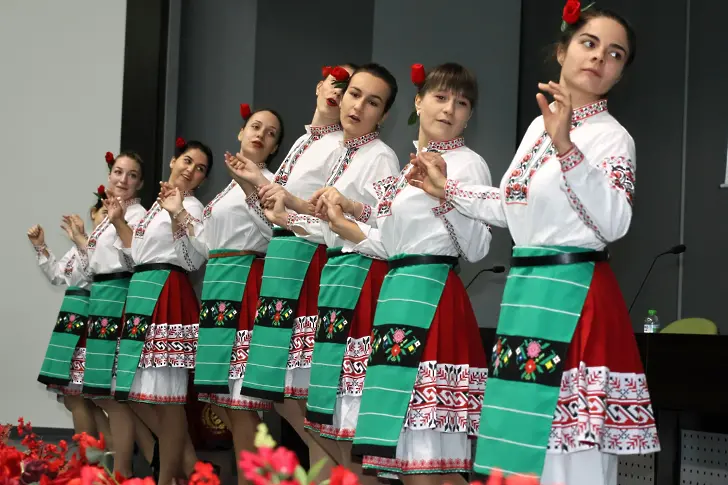 Факултет „Обществено здраве“ дипломира тържествено випуск 2023/СНИМКИ/