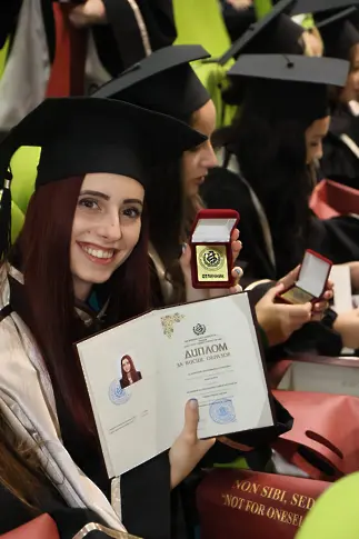 Факултет „Обществено здраве“ дипломира тържествено випуск 2023/СНИМКИ/