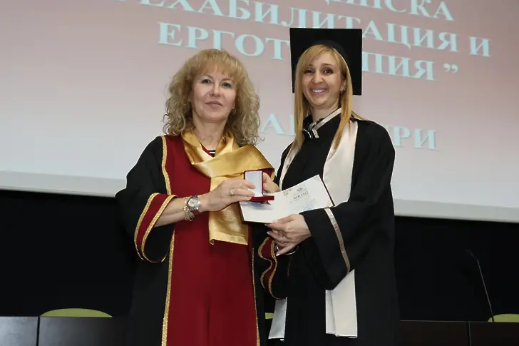 Факултет „Обществено здраве“ дипломира тържествено випуск 2023/СНИМКИ/