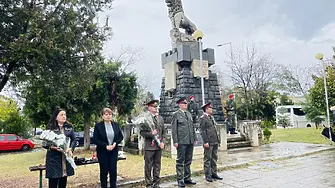 В деня на Архангелова задушница във Враца бе почетена паметта на героите от войните