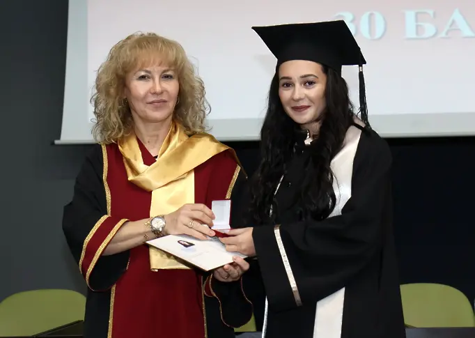 Факултет „Обществено здраве“ дипломира тържествено випуск 2023/СНИМКИ/