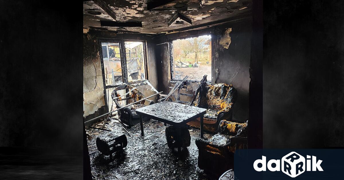 Пожар в село Говедарци остави без дом две семействас деца