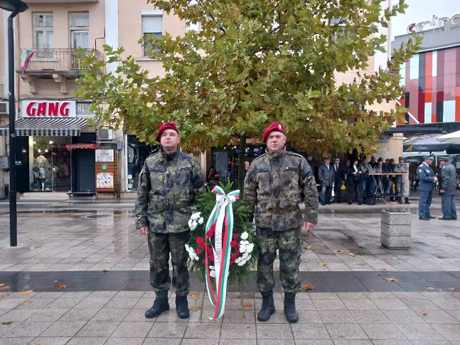 На Архангелова задушница в Плевен беше почетена паметта на воините, загинали за България