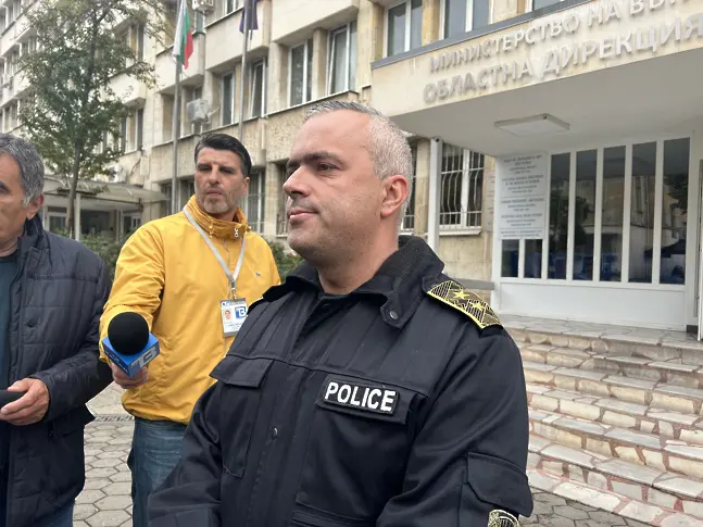 Полицията провери 5 адреса, от къща в Слокощица са иззети записки за определени политически сили