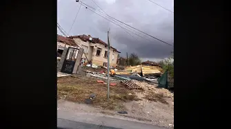Невъобразими щети: Смерч отнесе покривите на над 100 къщи в община Исперих (видео и снимки)
