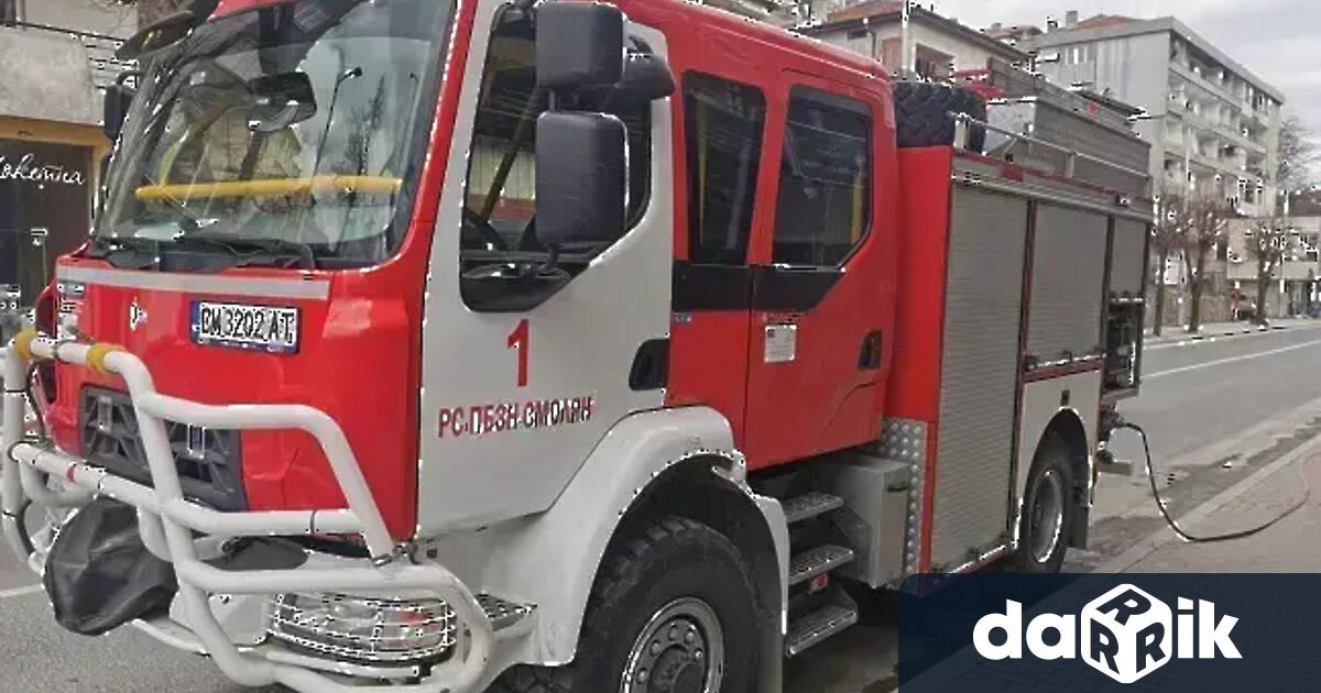 Пожарникари спасиха шест къщи при два пожара в област Смолян