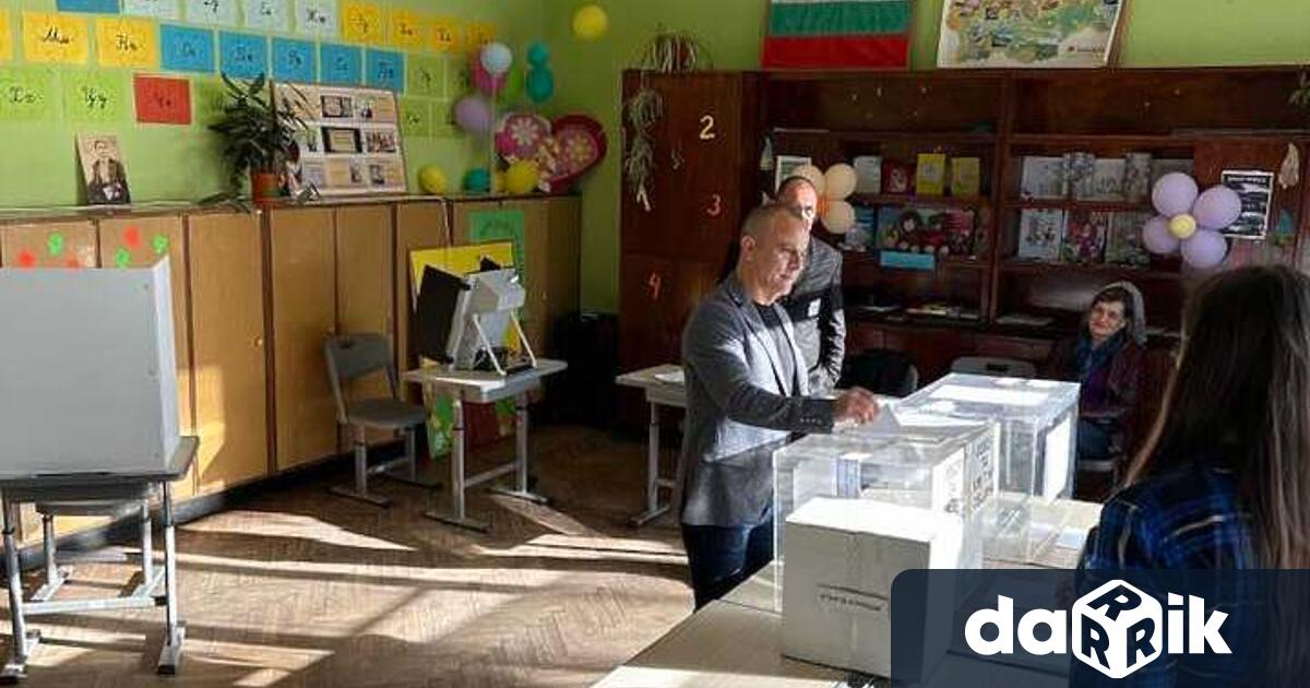 Кандидатът за кмет на Сливен ПламенКрумов даде своя вот в