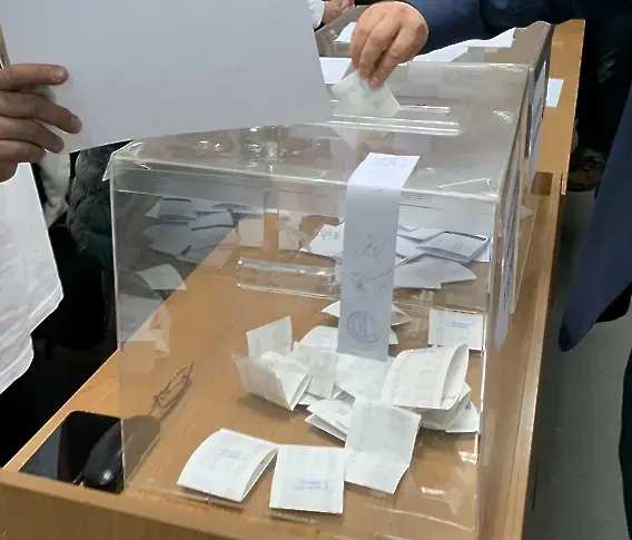 В СИК 70-Хасково вотът продължава само на хартия