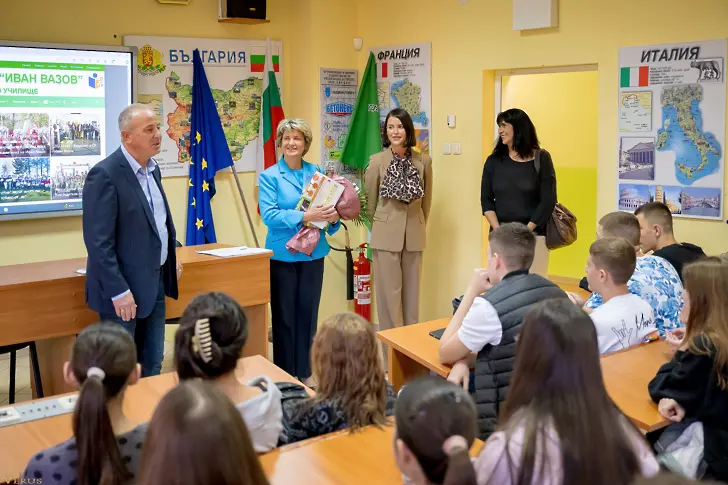 Флашмоб инициативата „Младежкият глас на Плевен” обедини десетки младежи, артисти и обществени личности 