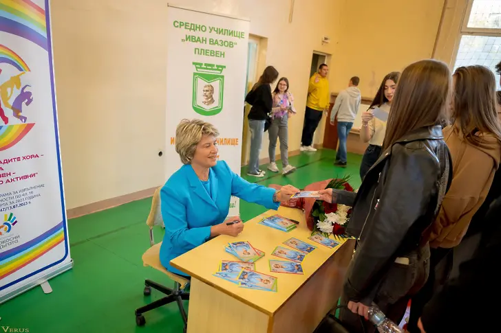 Флашмоб инициативата „Младежкият глас на Плевен” обедини десетки младежи, артисти и обществени личности 