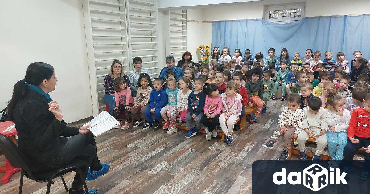 По повод Областната седмица на четенето децата от ДГ Пролет