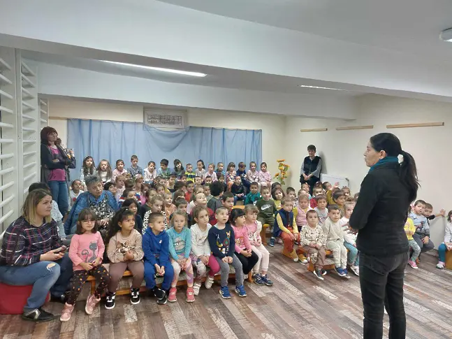 С вълнуваща среща ДГ „Пролет“ отбеляза Областната седмицата на четенето