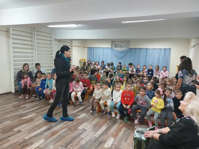 С вълнуваща среща ДГ „Пролет“ отбеляза Областната седмицата на четенето