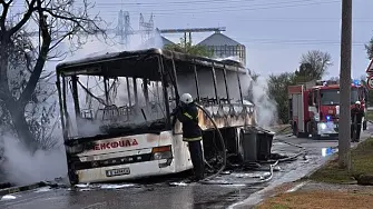 Aвтобус изгоря край варненско село