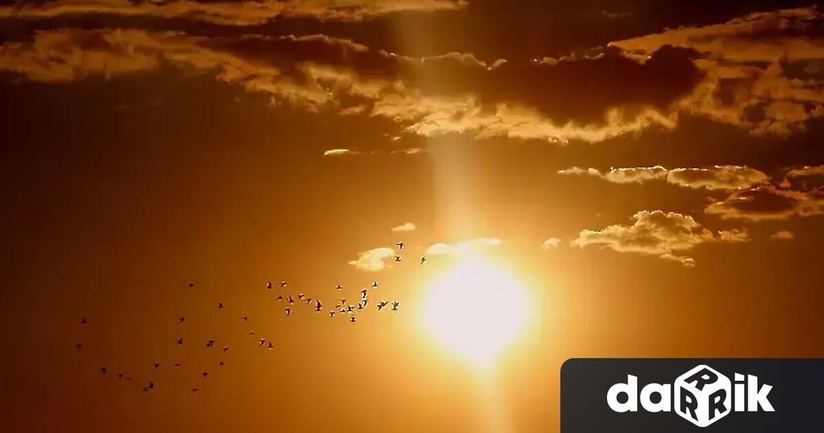 В понеделник облачността ще се разкъсва и ще намалява до