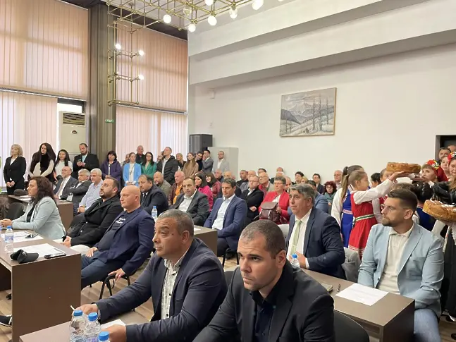 Новият кмет на Дупница Първан Дангов и новоизбраните 29-ма общински съветници положиха тържествено клетва 