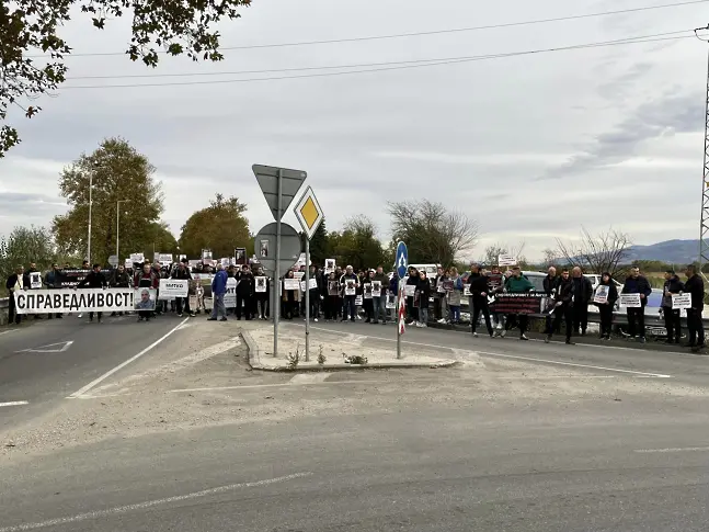 Близки на жестоко убитите Димитър и Ангел се обединиха в протест