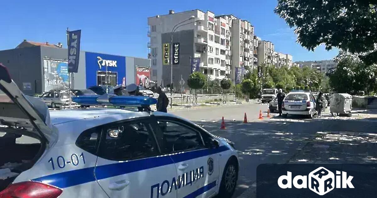 44 годишен водач на лек автомобил Тесла е задържан от кюстендилски полицаи