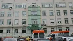 Измерват кръвната захар пред МБАЛ "Д-р Иван Селимински"-Сливен