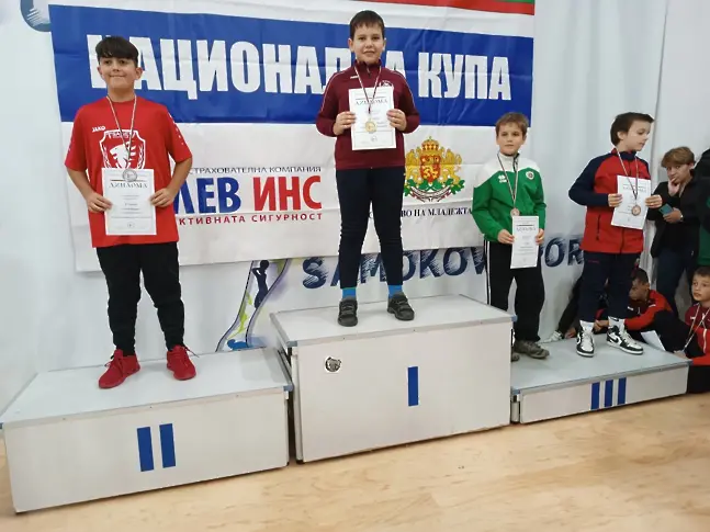 КК Мак Доналд завоюва 4 златни, 1 сребърен и 9 бронзови медала от националната купа