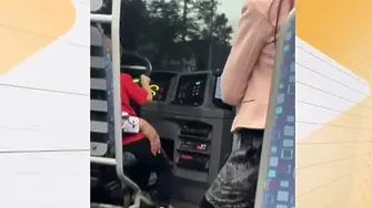 Шофьорът на автобус от градския транспорт, дал волана на малолетно дете, отнесе акт от полицията