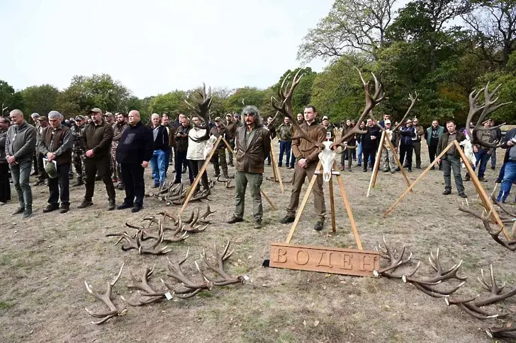 ЮЦДП - Смолян представи за първи път ловни трофеи от благороден елен на изложение в Хисар 