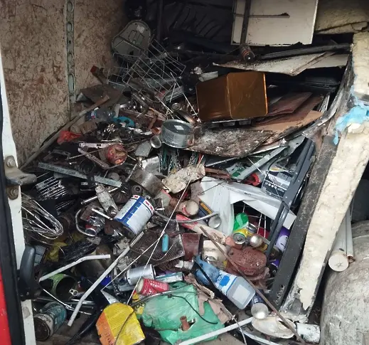 МВР удари бизнеса с черни и цветни метали, 5 тона мед и желязо откриха в кв. "Победа"