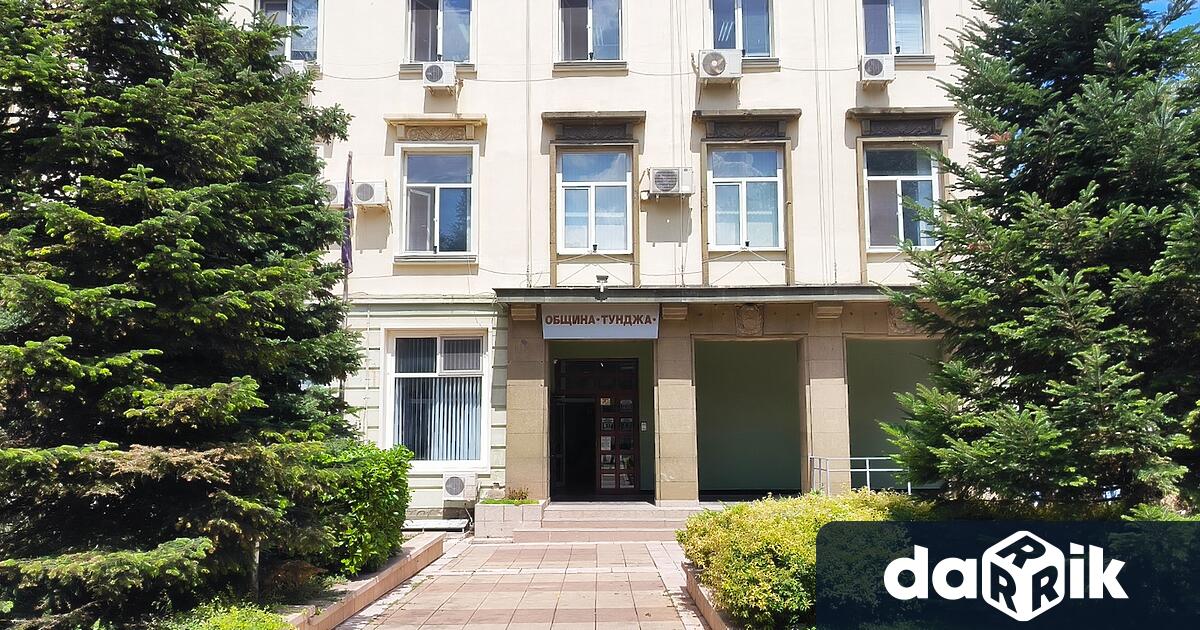 Новите кмет на Община Тунджа Станчо Ставрев общинските съветници