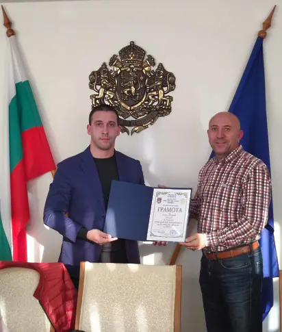 Зам.-областният управител Николай Абрашев връчи наградата  „Пчелар на годината”