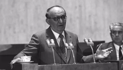 34 г. от деня, в който освободиха Тодор Живков от поста генерален секретар на ЦК на БКП