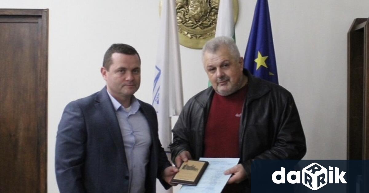 Днес кметът Пенчо Милков поздрави известния русенски художник и председател