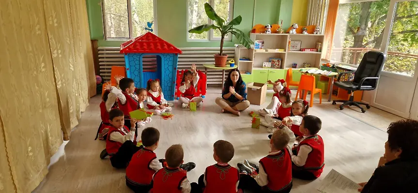  Детска градина „Роза“ - Мездра беше домакин на дискусия „Гласът на децата и техните семейства“