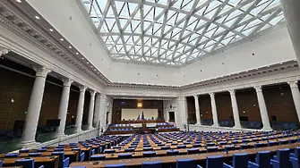 Депутатите обсъждат втория вот на недоверие срещу кабинета ”Денков”