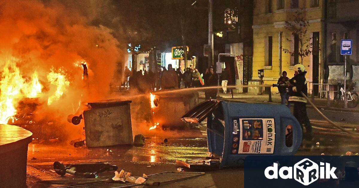 Задържаните снощи при ескалацията на напрежението в София след протеста