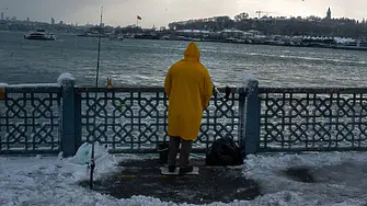 Лошо време и в Турция: Отменени полети, силен вятър и снеговалеж