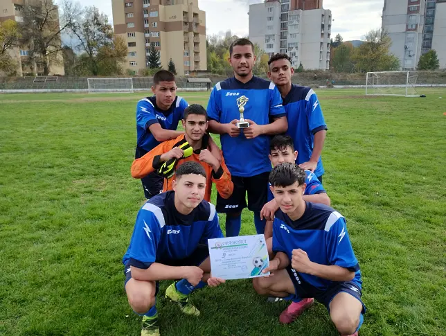  Завърши общинският етап на ученически игри 2023/2024 г. по футбол 