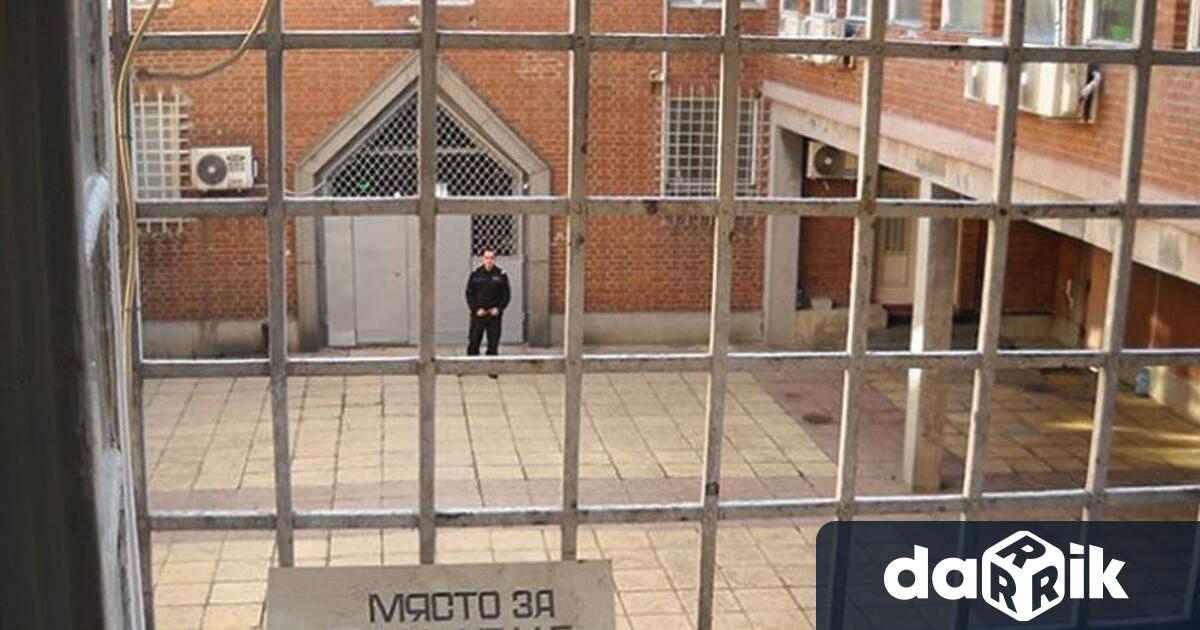 Надзирател от затвора във Варна е спипан с подкуп 49 годишният