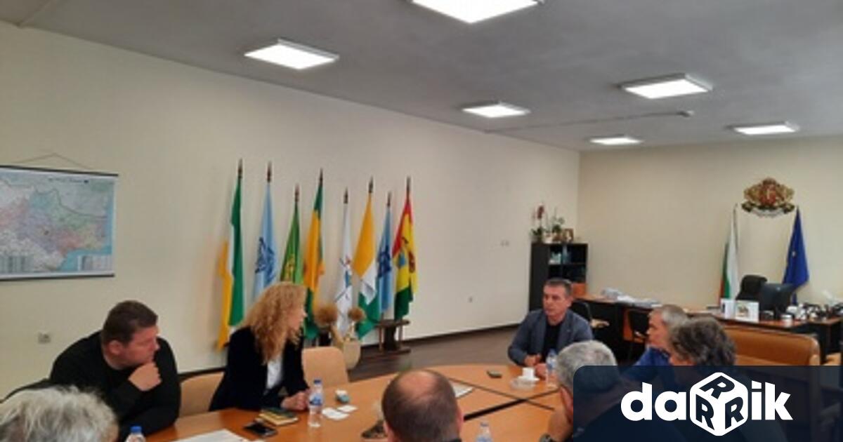Областният управител Йорданка Костадинова днес свика работна среща с ръководителите
