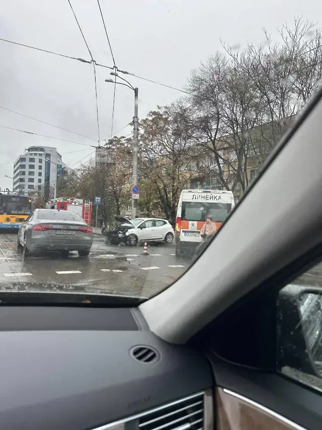 Тежка челна катастрофа в София (снимки)