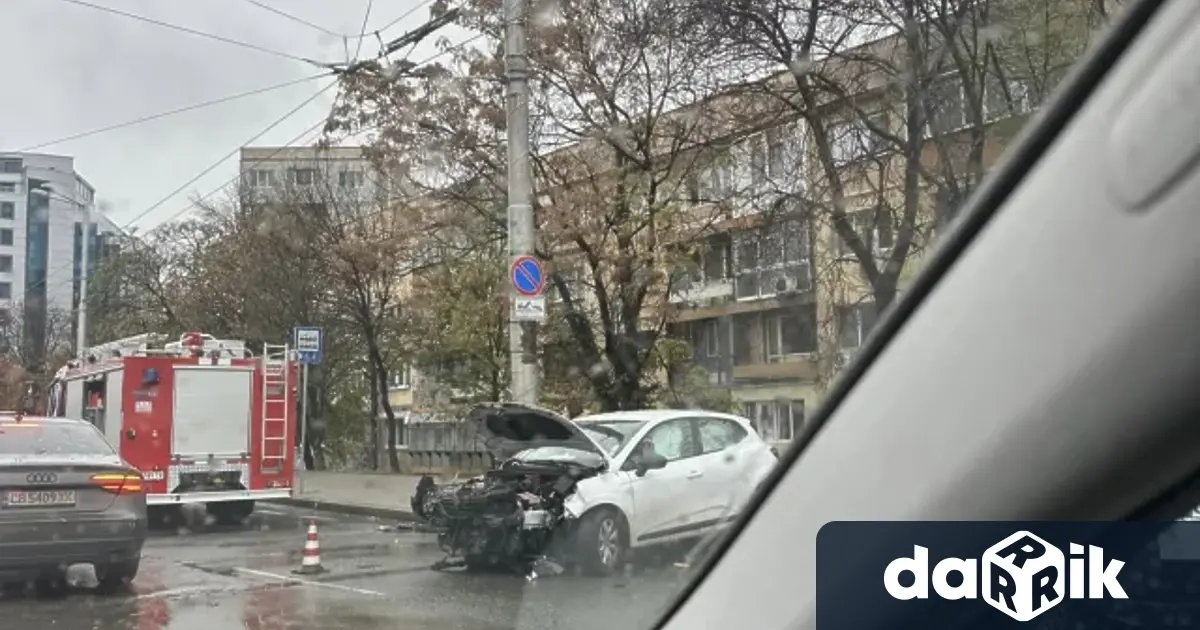 Тежка катастрофа е станала на бул Владимир Вазов и ул