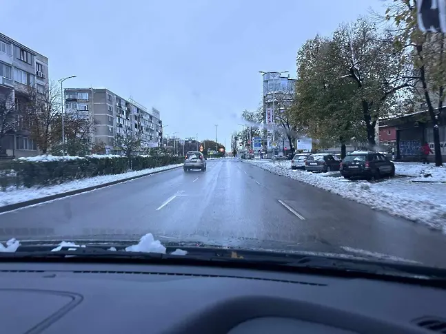 52 машини чистят Пловдив от снега, очакват силни пориви на вятъра 