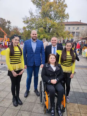 В Плевен започна Базар на меда и пчелните продукти, организиран от Областния пчеларски съюз