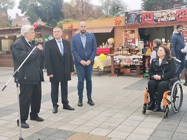 Кметът д-р Христов: Убеден съм, че този базар ще се превърне в поредна хубава традиция, с която ще се свързва името на Плевен/СНИМКИ/