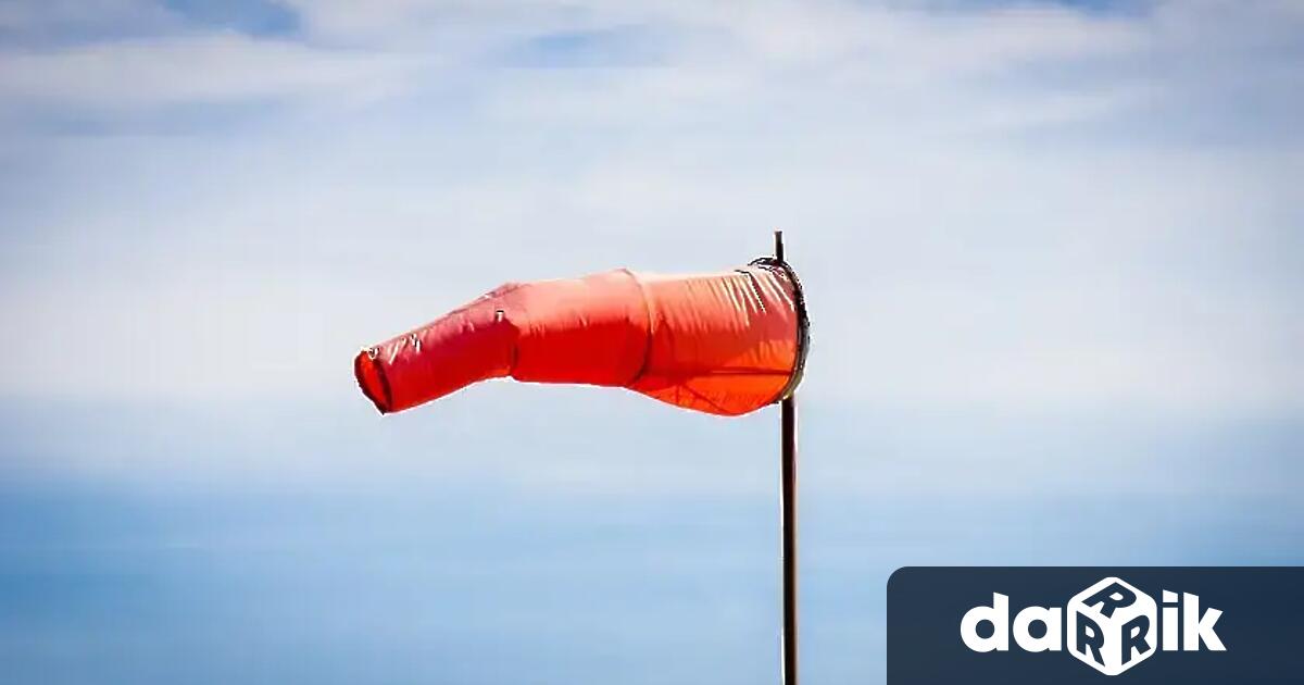 Оранжев код за силен вятър е обявен за Варненска област