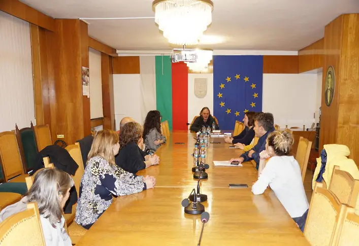 Нидал Алгафари представи новия си роман „Вятърът и любовта” в Левски