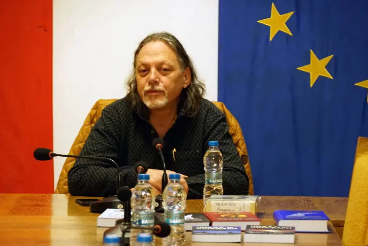 Нидал Алгафари представи новия си роман „Вятърът и любовта” в Левски